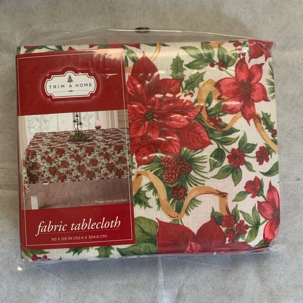 NWT Trim A Home Festive Poinsettia Tablecloth